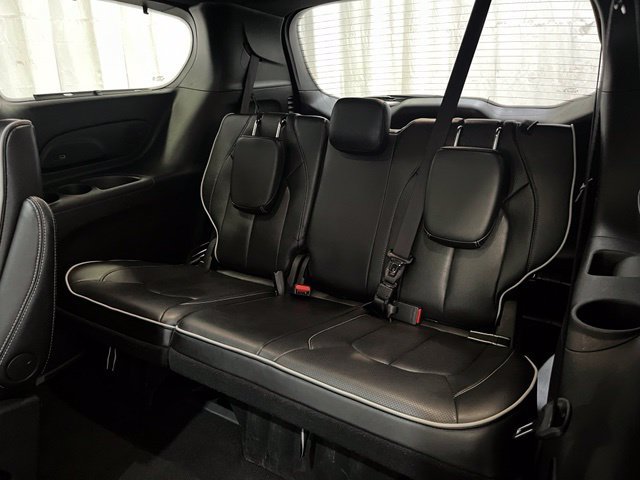 Used 2025 Chrysler Pacifica Limited FWD image 12