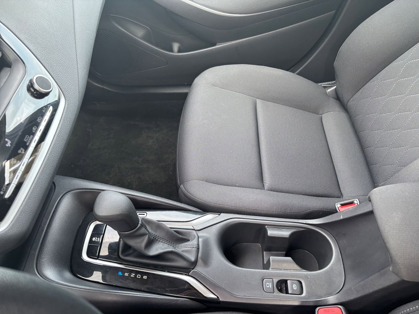 Used 2025 Toyota Corolla LE FWD image 42