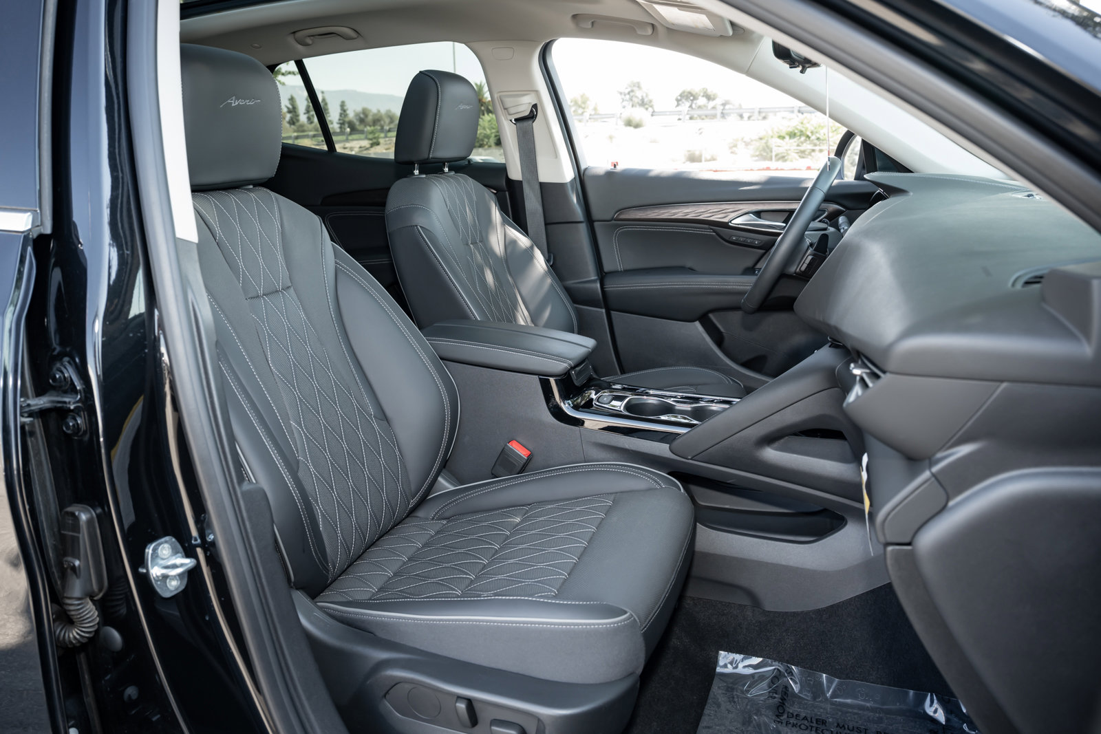 Used 2023 Buick Envision Avenir image 46