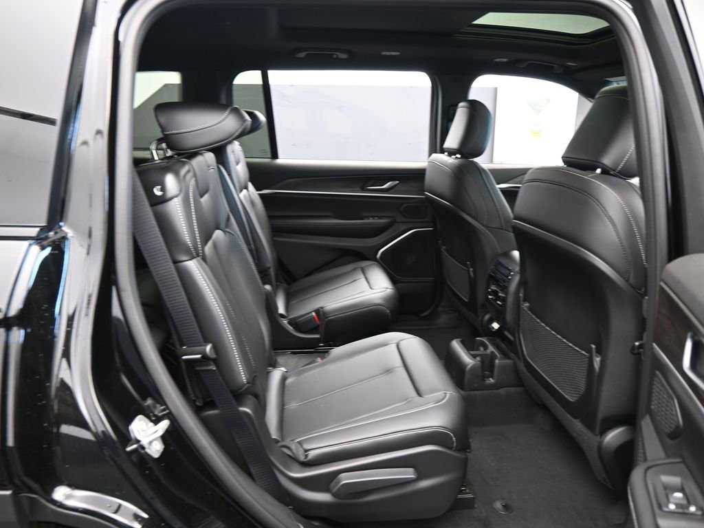 New 2026 Jeep Grand Cherokee L Limited RWD image 34