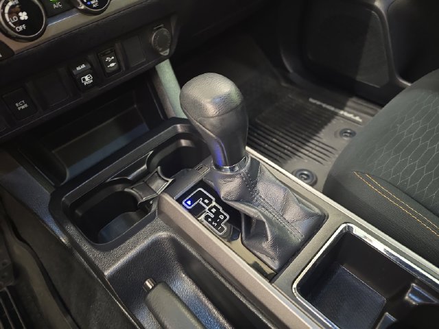 Used 2018 Toyota Tacoma SR5 AWD/4WD image 27