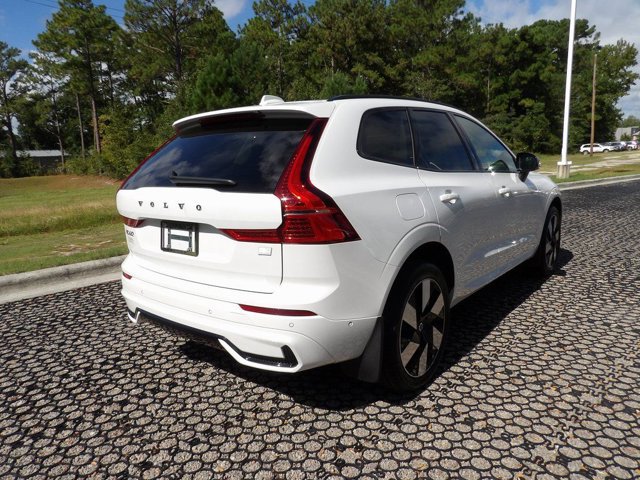 Certified 2023 Volvo XC60 T8 Ultimate w/ Climate Package image 5
