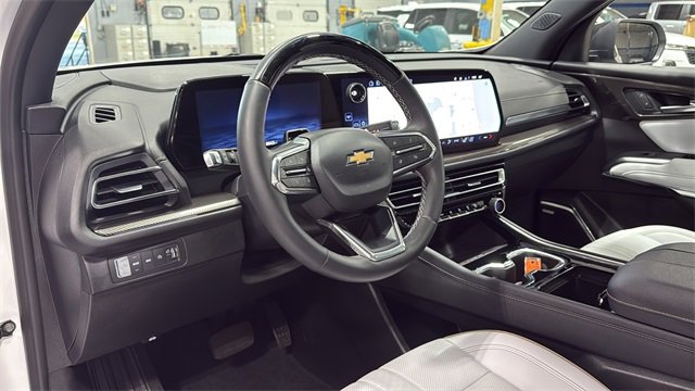 Used 2025 Chevrolet Traverse High Country image 8