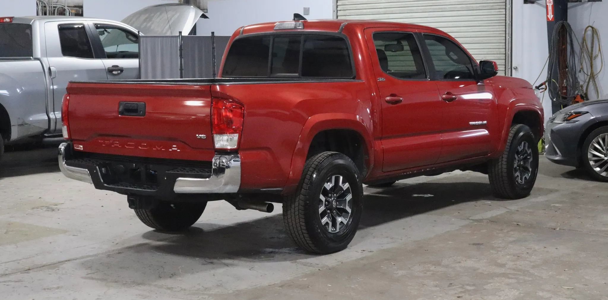 Used 2017 Toyota Tacoma SR5 w/ Tow Package image 5