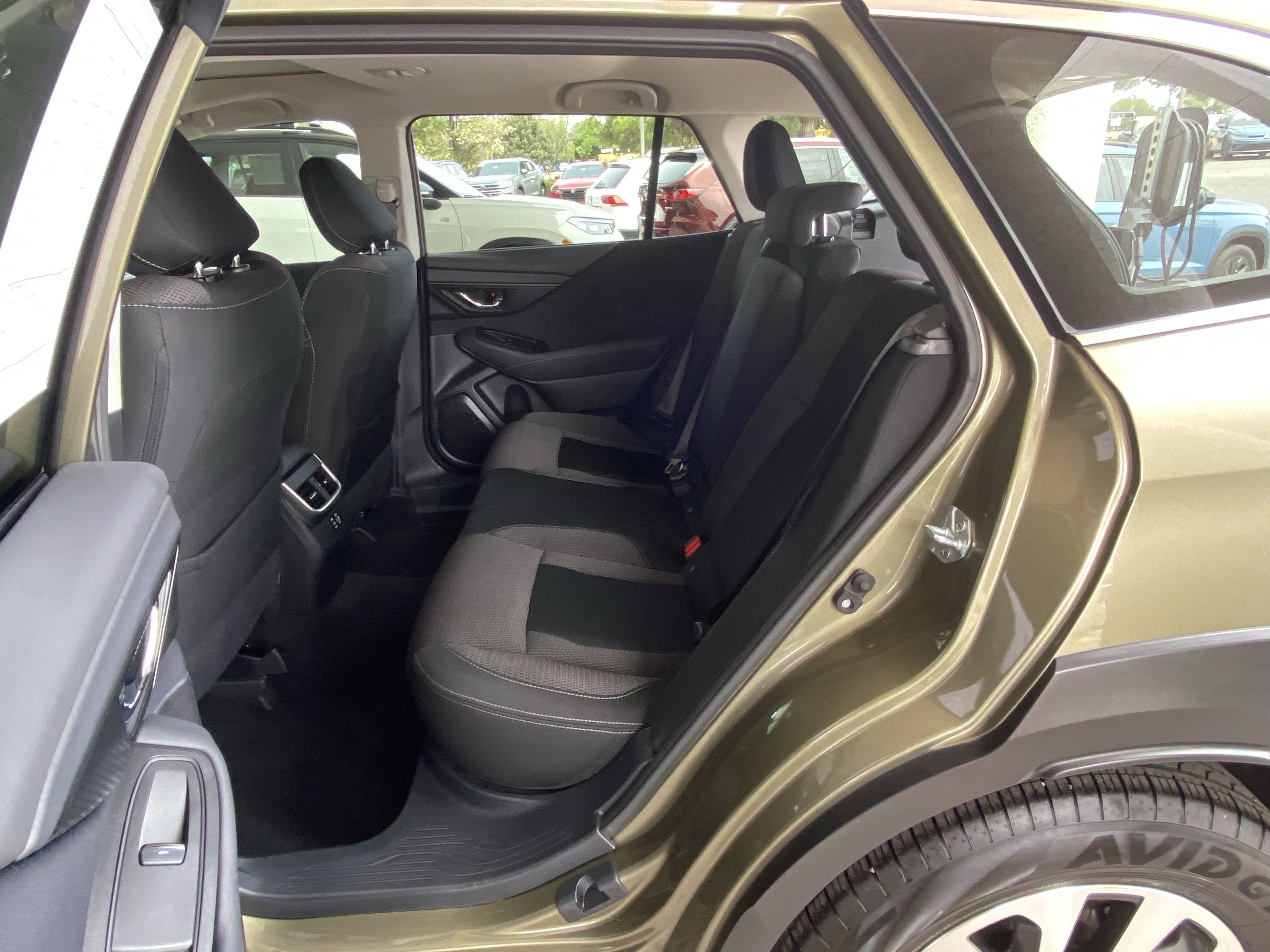 Used 2024 Subaru Outback Premium AWD/4WD image 38