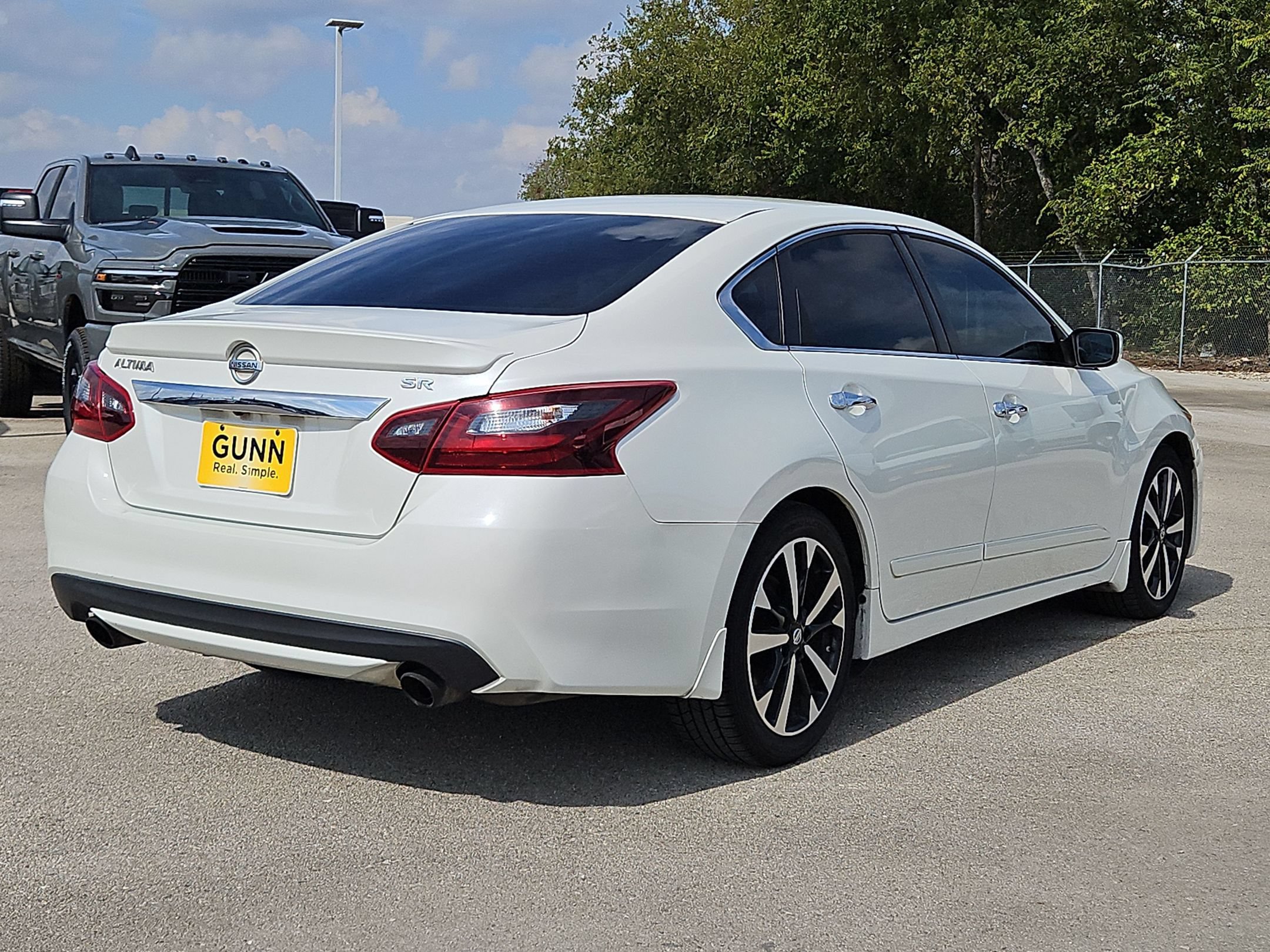 Used 2018 Nissan Altima 2.5 SR FWD image 3