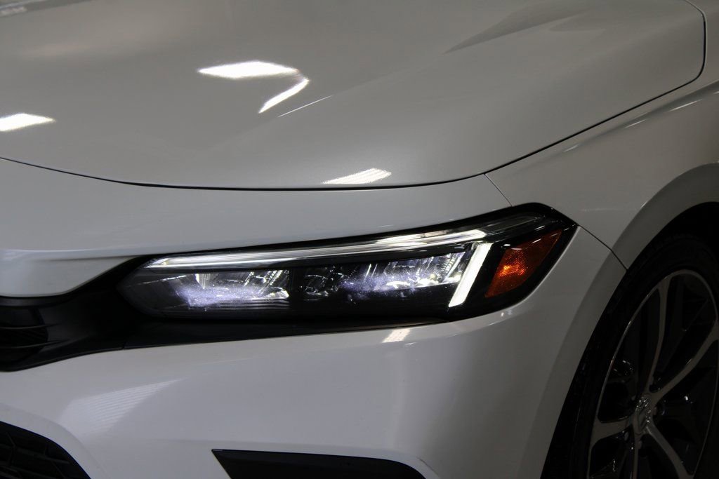 Used 2022 Honda Civic Touring image 2