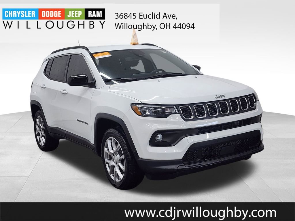 Used 2024 Jeep Compass Latitude image 3