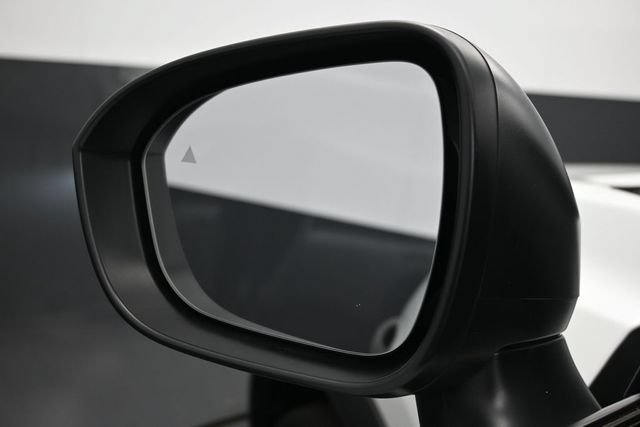 Used 2025 Nissan Rogue S AWD/4WD image 4