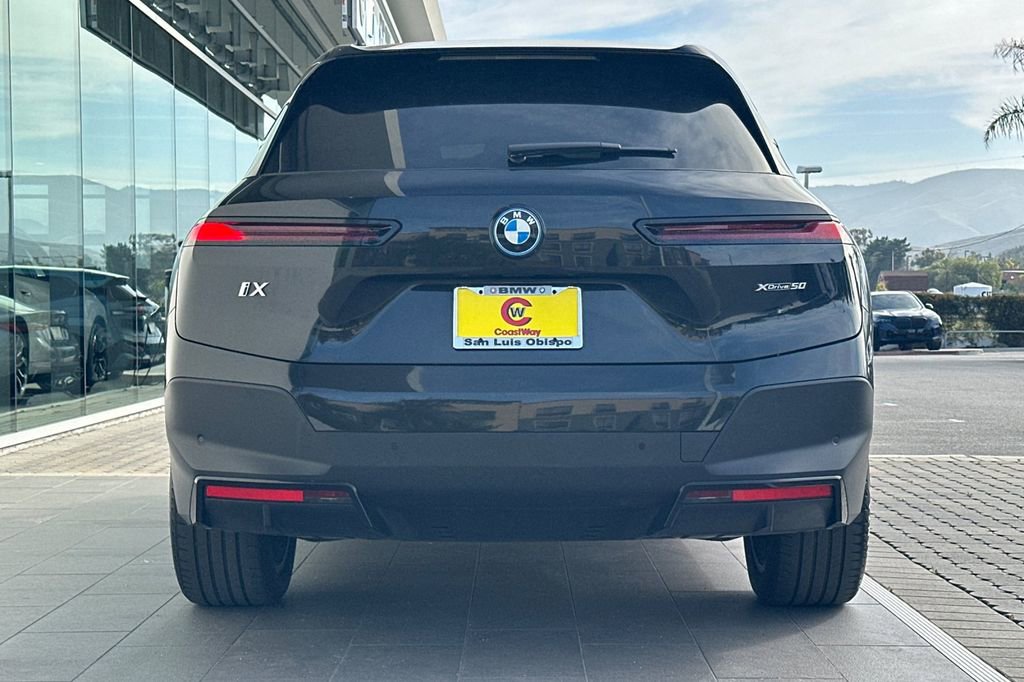 Used 2023 BMW iX xDrive50 AWD/4WD image 4