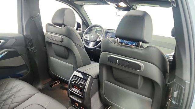 Used 2025 BMW X5 xDrive40i w/ M Sport Package image 28