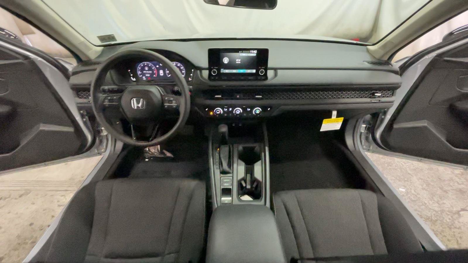 Certified 2025 Honda Accord SE image 25