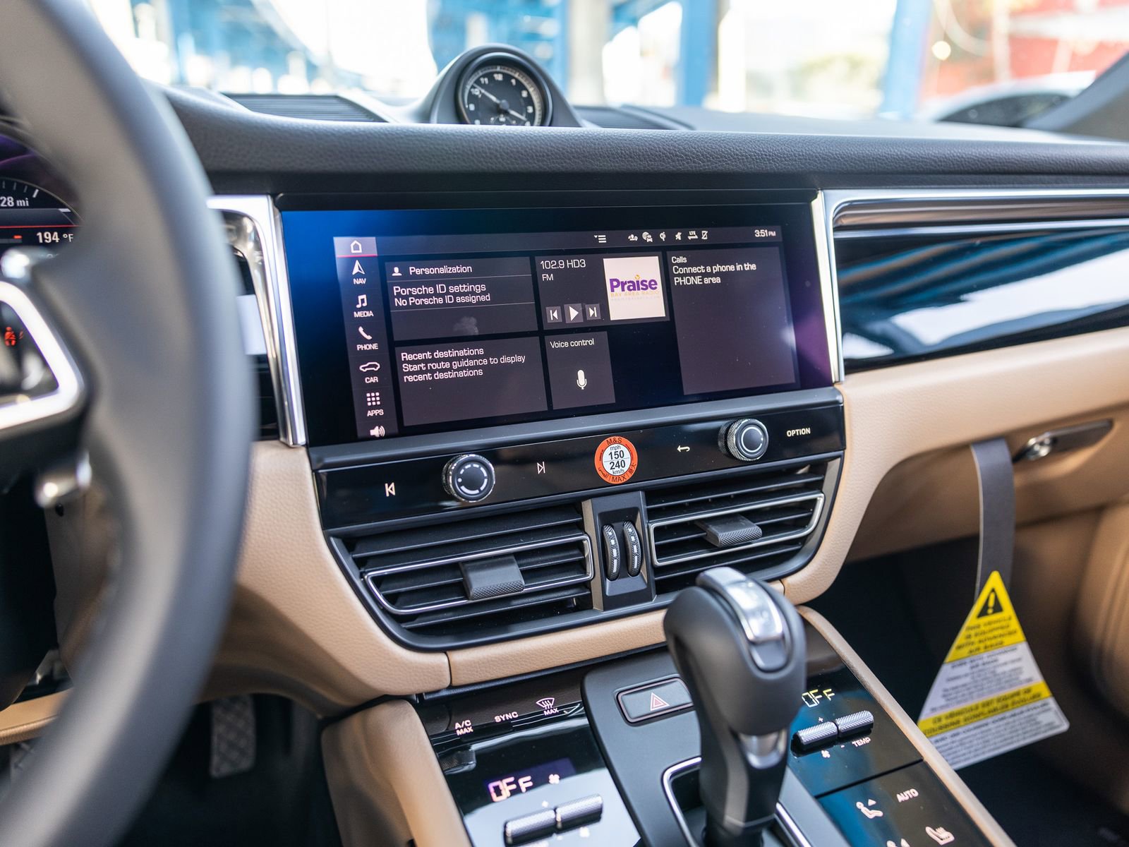 Certified 2025 Porsche Macan image 25