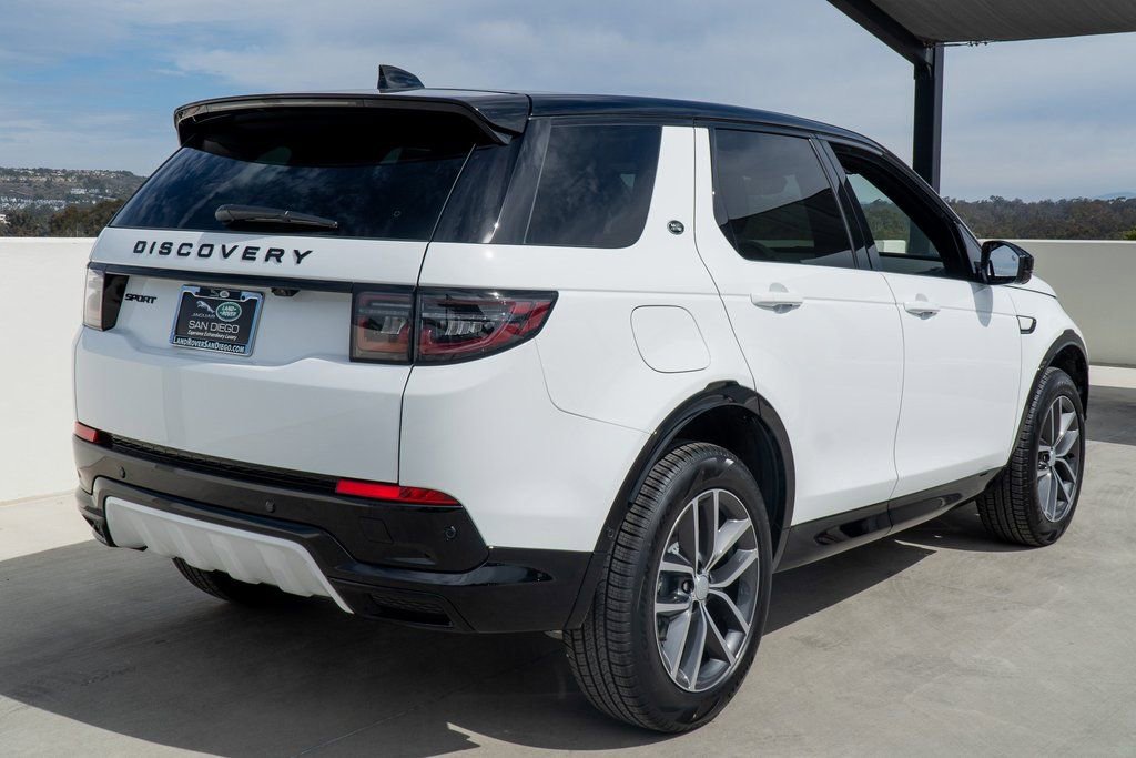 Used 2025 Land Rover Discovery Sport Dynamic SE image 6