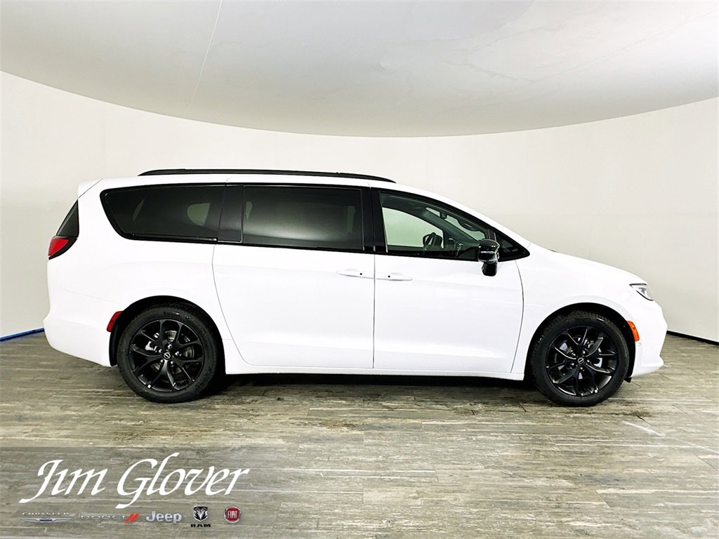 New 2026 Chrysler Pacifica Limited w/ S Appearance Package image 8