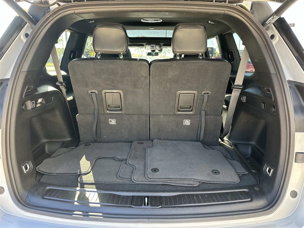 Used 2024 Jeep Grand Cherokee L Limited w/ Luxury Tech Group II image 9