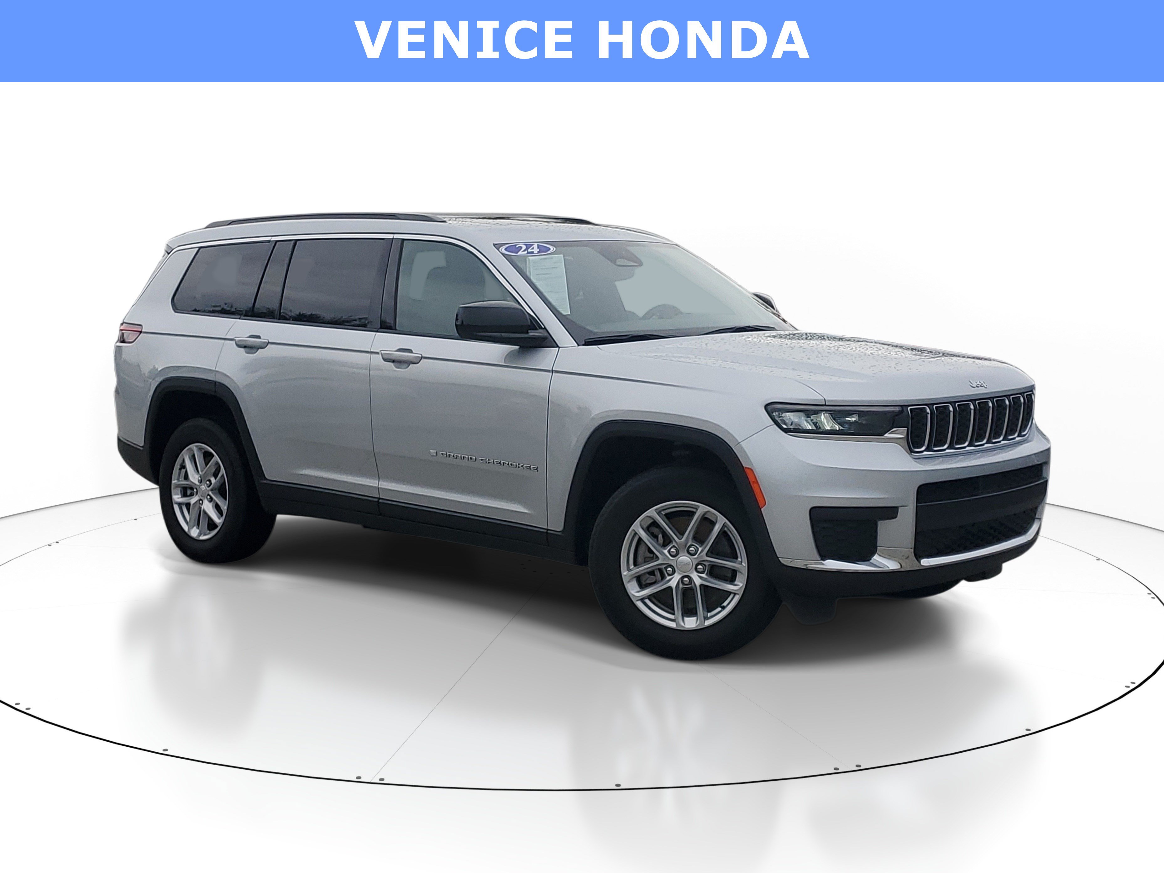 Used 2024 Jeep Grand Cherokee L Laredo RWD image 1