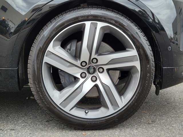 Used 2024 Land Rover Discovery Dynamic SE image 17