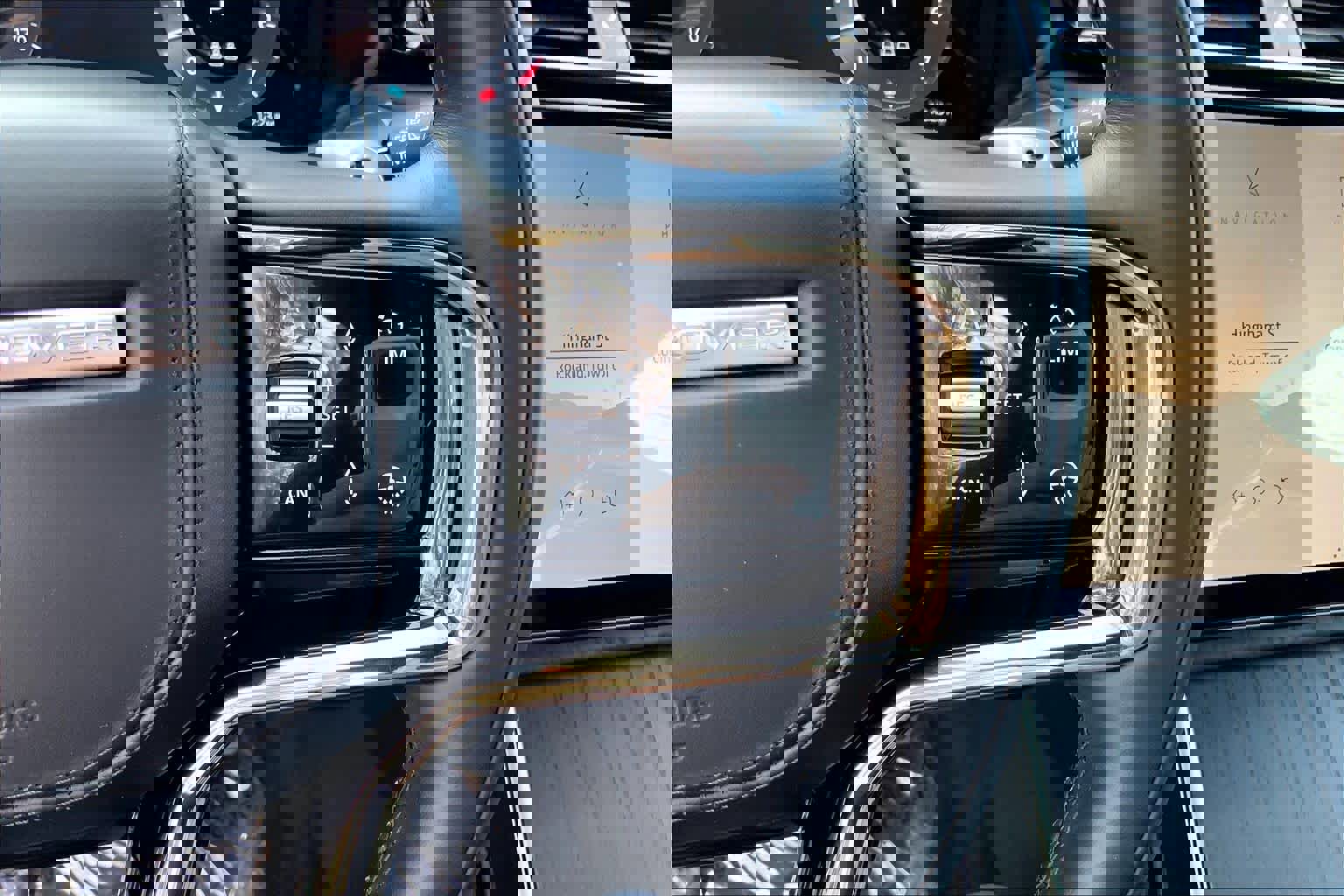 Used 2026 Land Rover Range Rover Velar Dynamic SE image 24