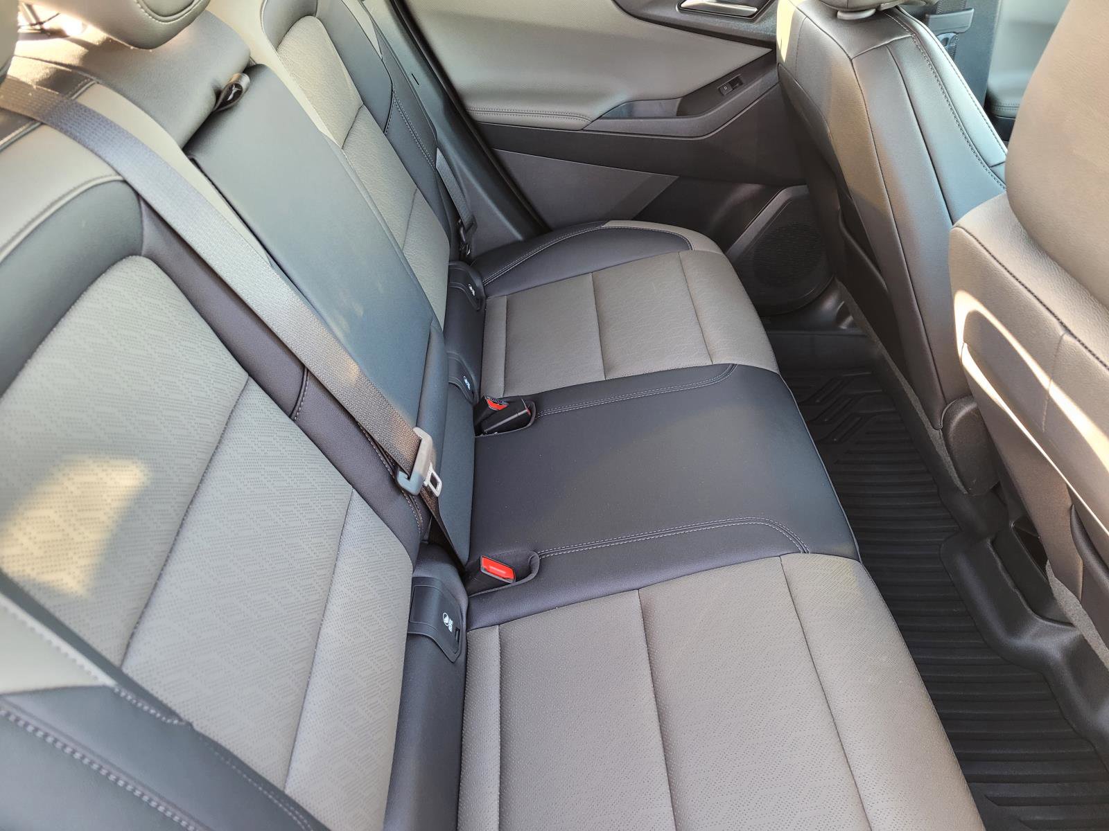 Used 2026 Chevrolet Equinox LT w/ Convenience Package II image 13