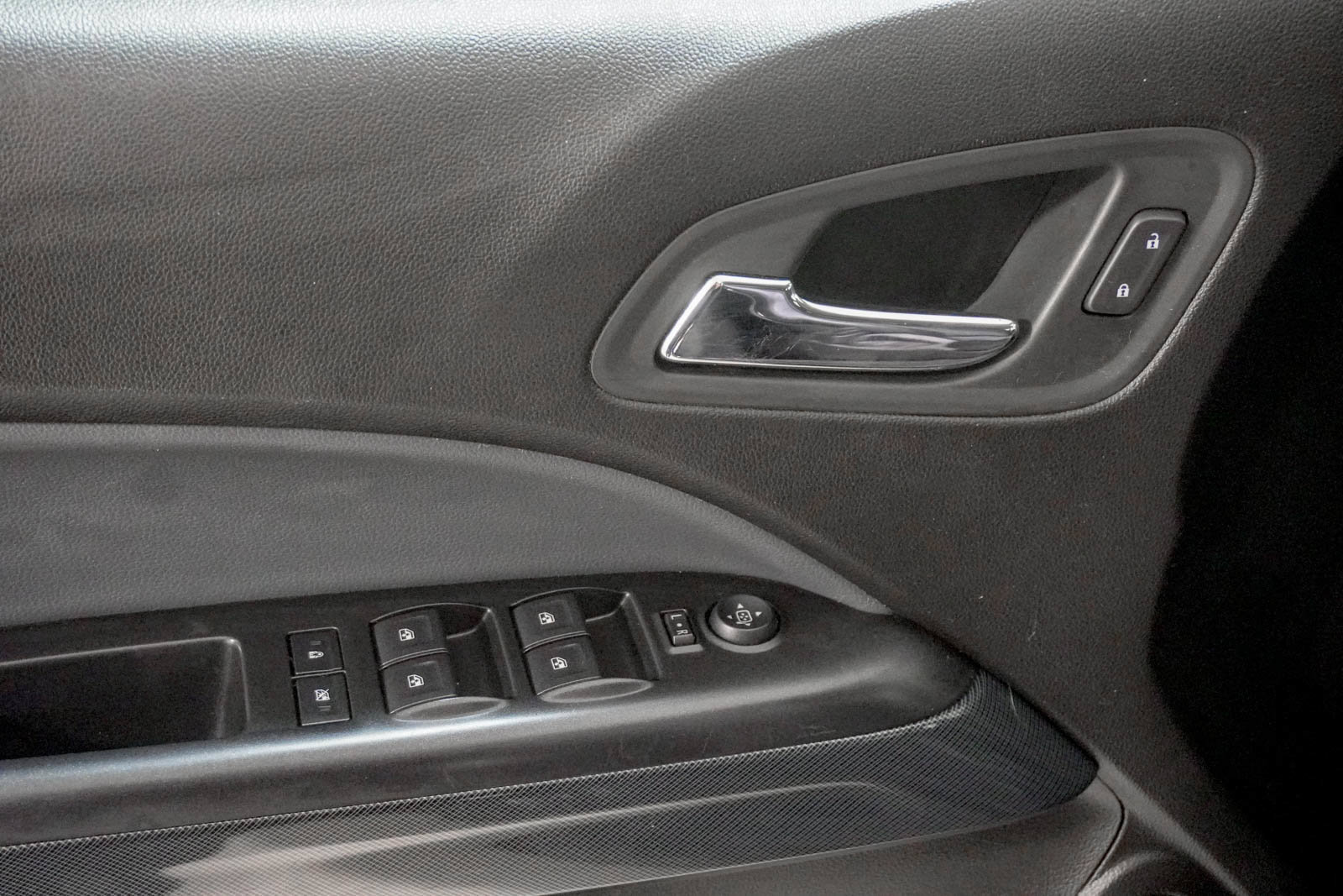Used 2015 Chevrolet Colorado Z71 AWD/4WD image 16