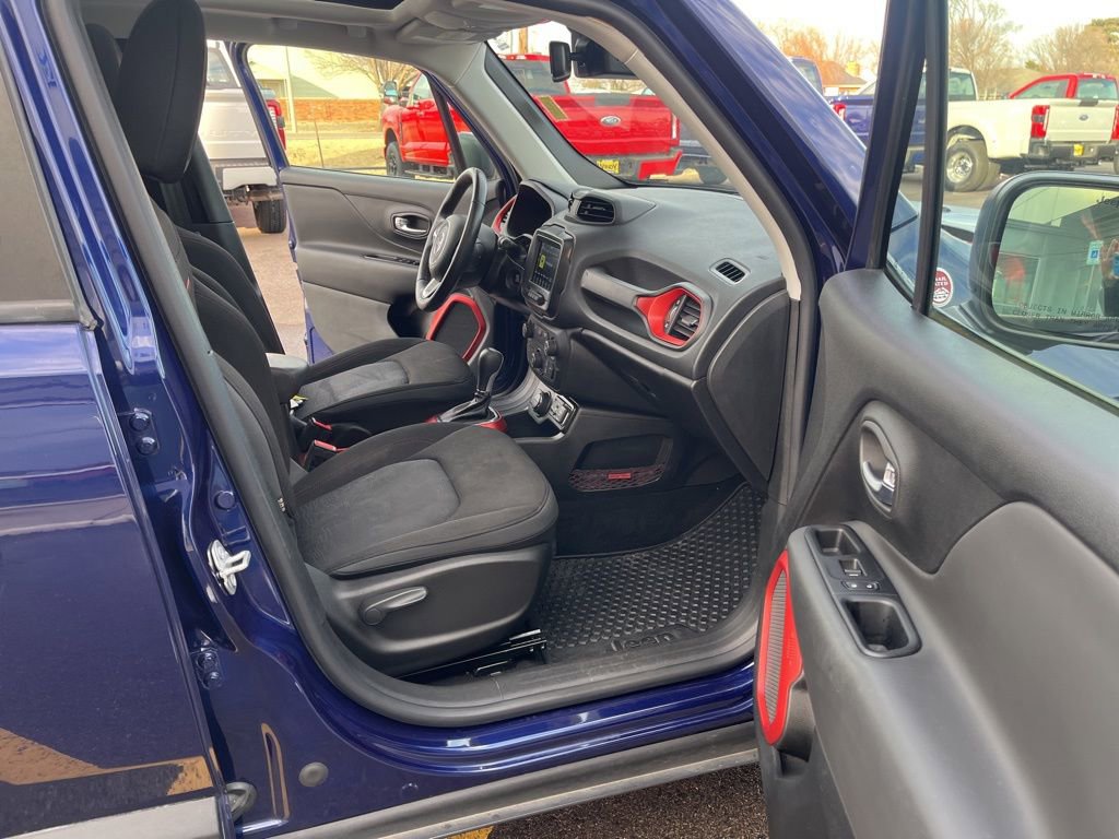 Used 2020 Jeep Renegade Trailhawk w/ Cold Weather Group image 29