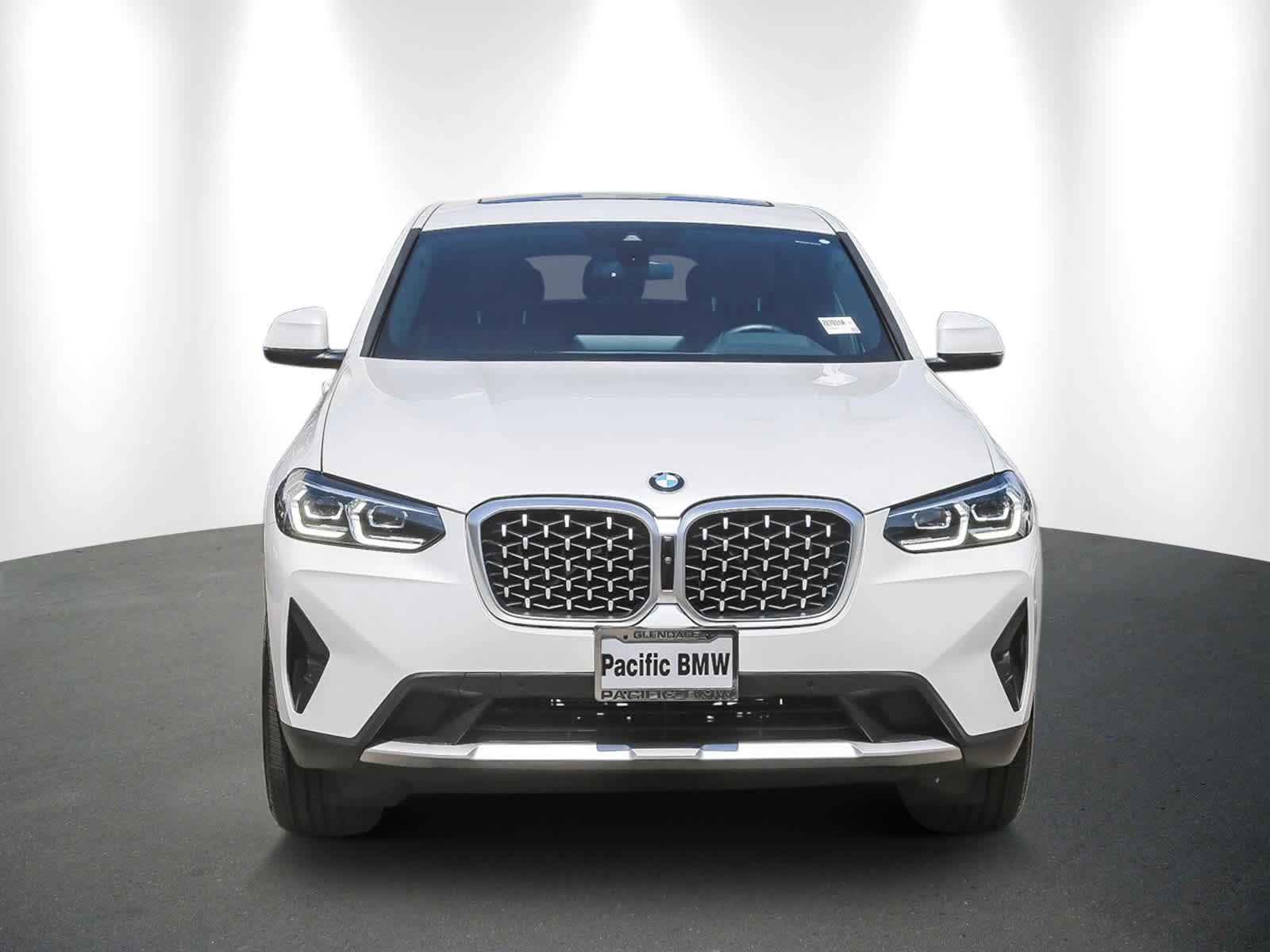 Certified 2023 BMW X4 xDrive30i w/ Premium Package image 2