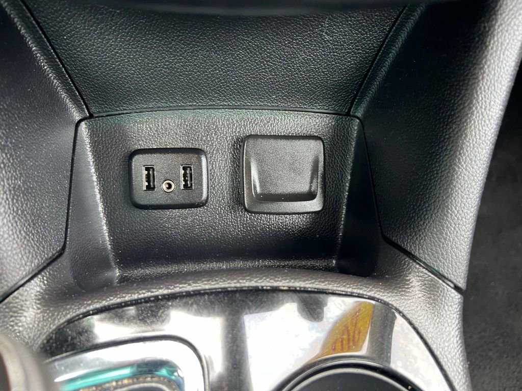 Used 2019 Chevrolet Cruze Premier FWD image 29