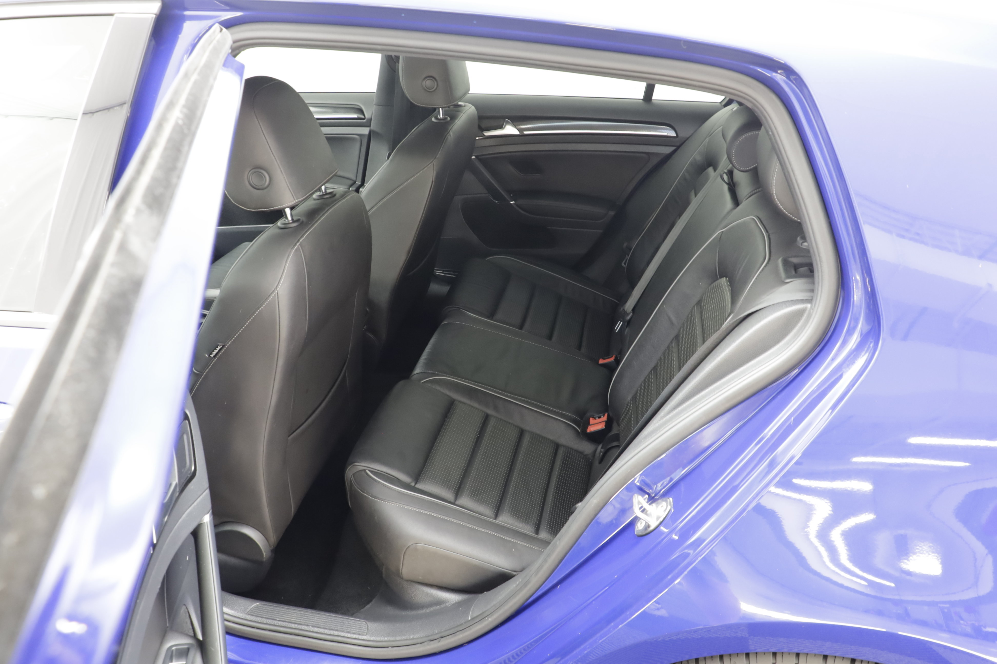 Used 2019 Volkswagen Golf R 4-Door AWD/4WD image 15