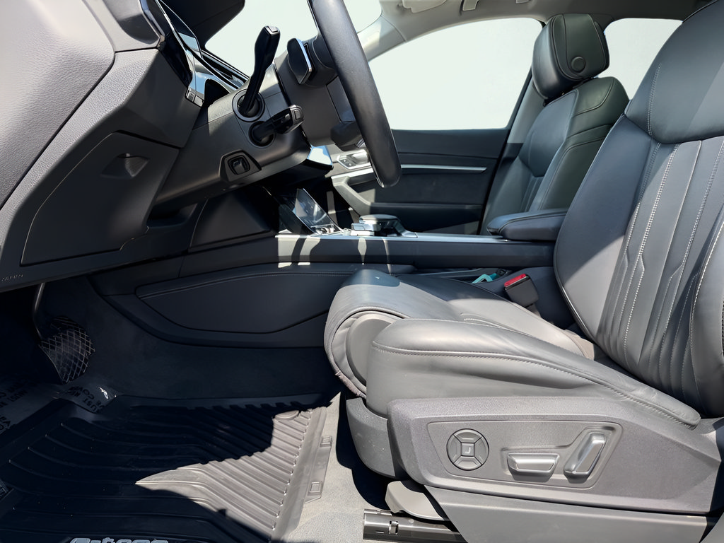 Used 2019 Audi e-tron Prestige w/ Prestige Package AWD/4WD image 39
