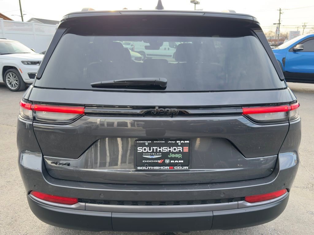 New 2026 Jeep Grand Cherokee Altitude image 6