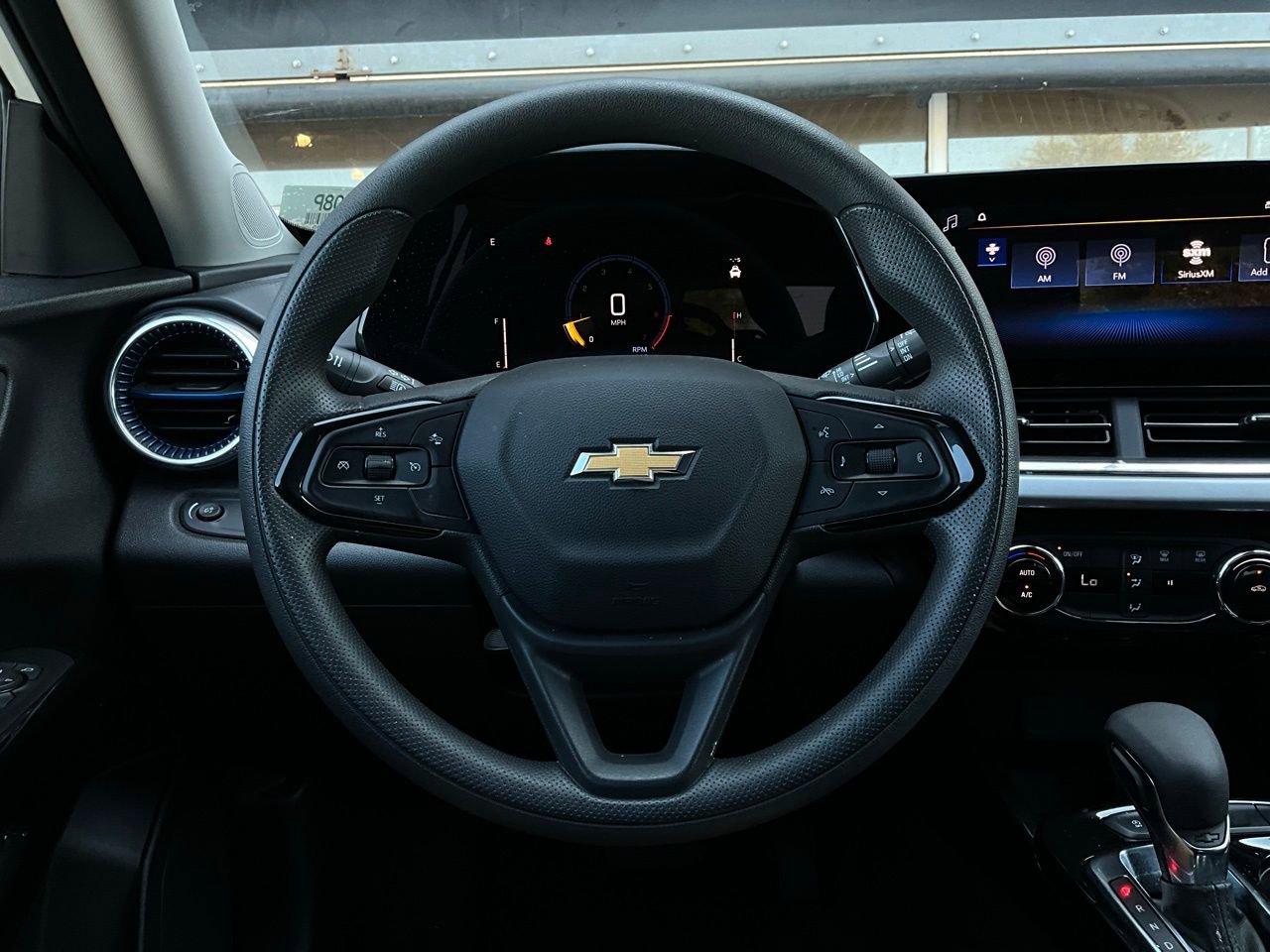 Used 2025 Chevrolet Trax LT FWD image 31