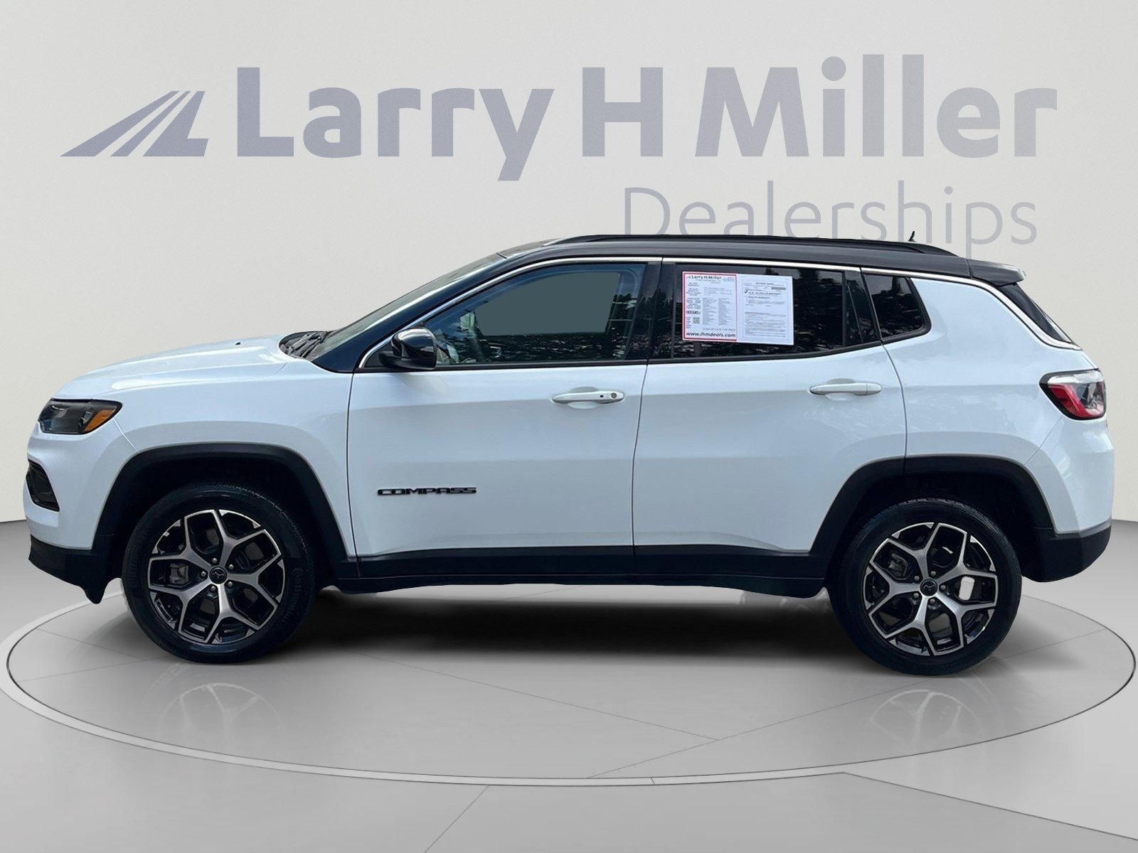 Used 2025 Jeep Compass Limited AWD/4WD image 2