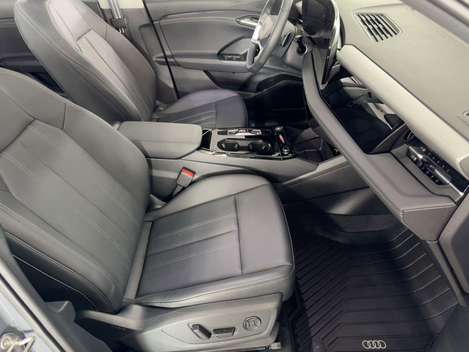 Used 2025 Audi Q6 e-tron Premium w/ Convenience Package image 30