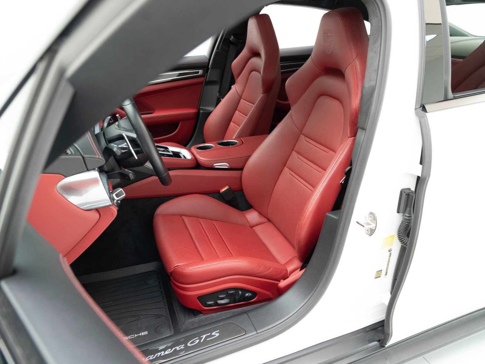 Certified 2023 Porsche Panamera GTS image 5