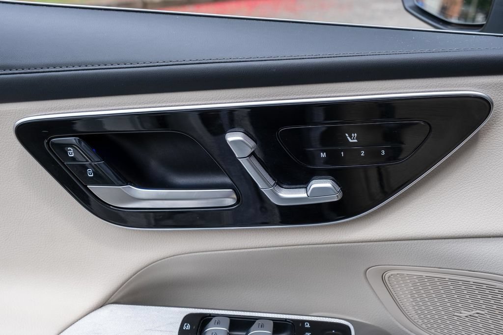 Used 2023 Mercedes-Benz GLC 300 4MATIC image 13