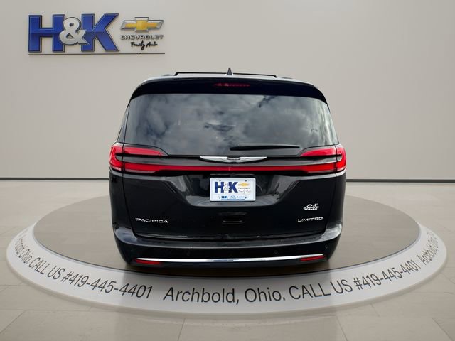 Used 2023 Chrysler Pacifica Limited FWD image 8