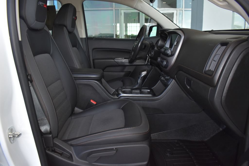Used 2022 GMC Canyon AT4 w/ Driver Alert Package AWD/4WD image 5