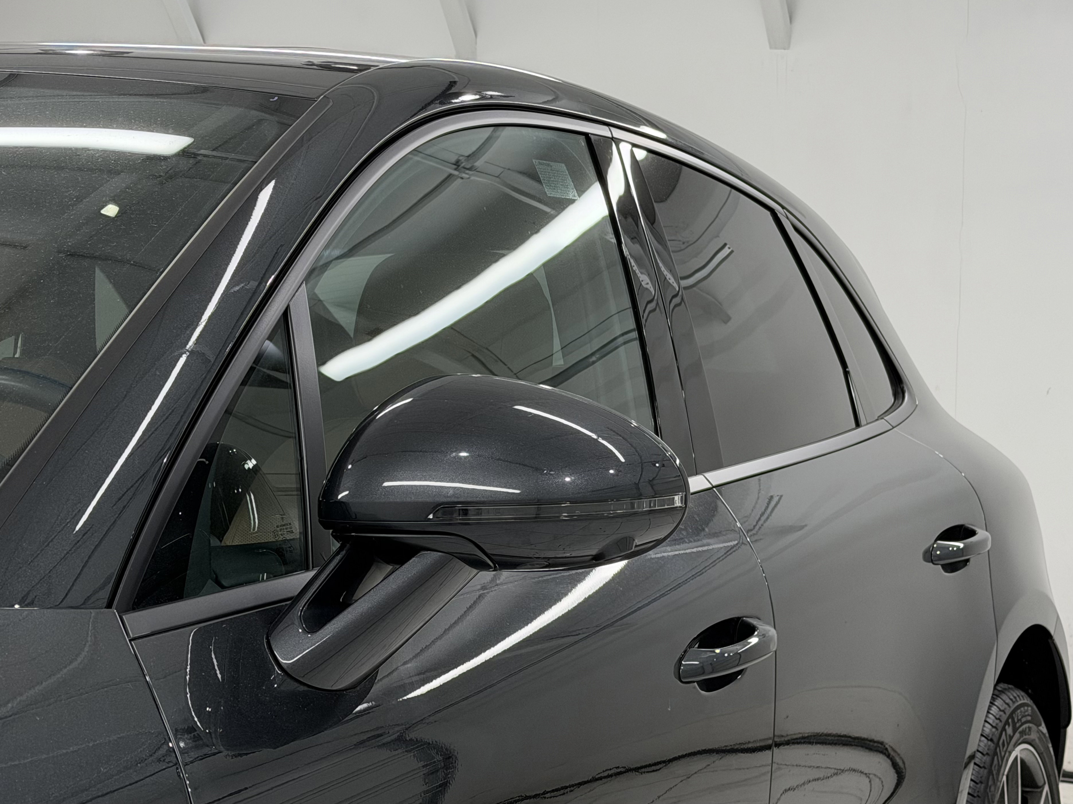 Certified 2025 Porsche Macan image 19