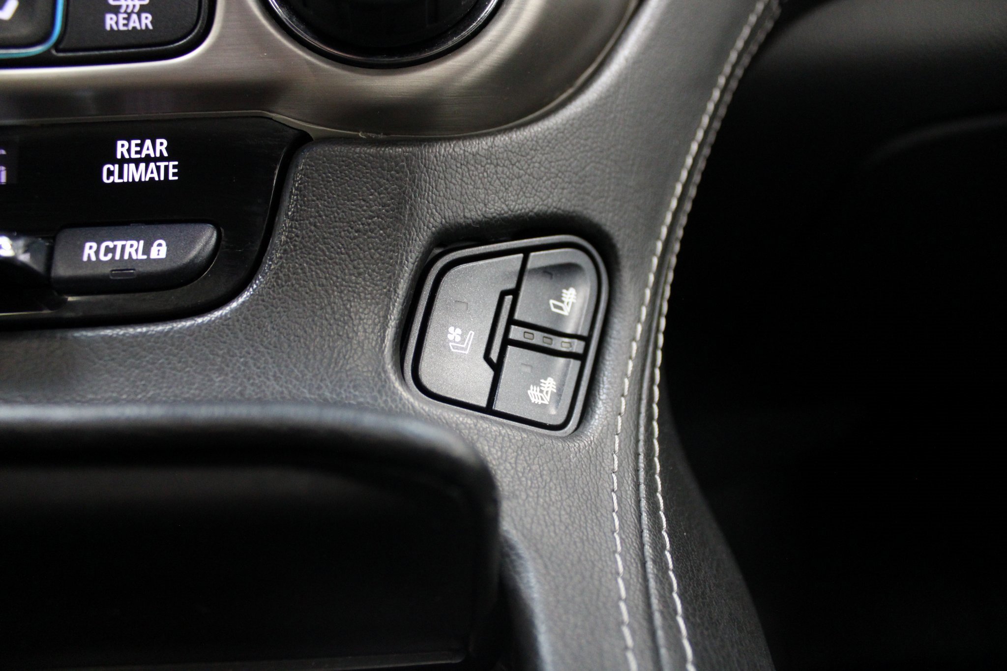 Used 2019 GMC Yukon Denali image 45