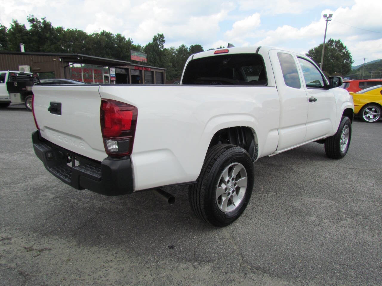 Used 2020 Toyota Tacoma SR image 7