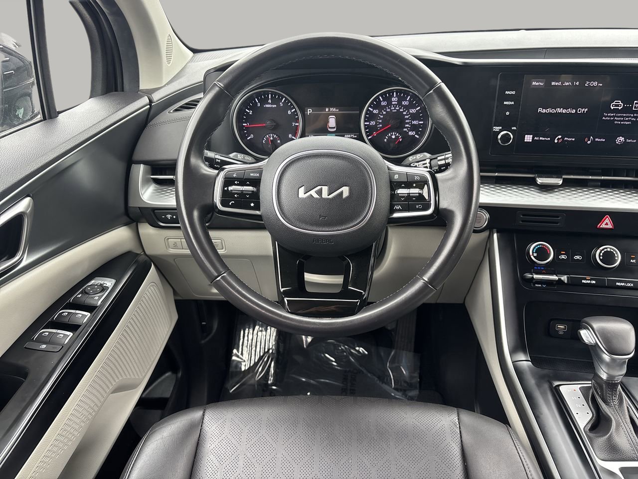 Used 2024 Kia Carnival LX image 13