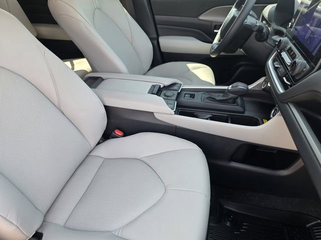 Used 2026 Toyota Grand Highlander XLE image 11