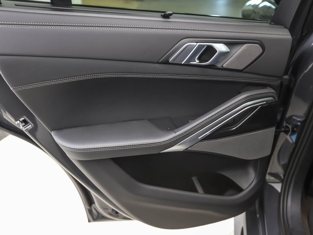 New 2026 BMW X6 xDrive40i w/ Executive Package image 19