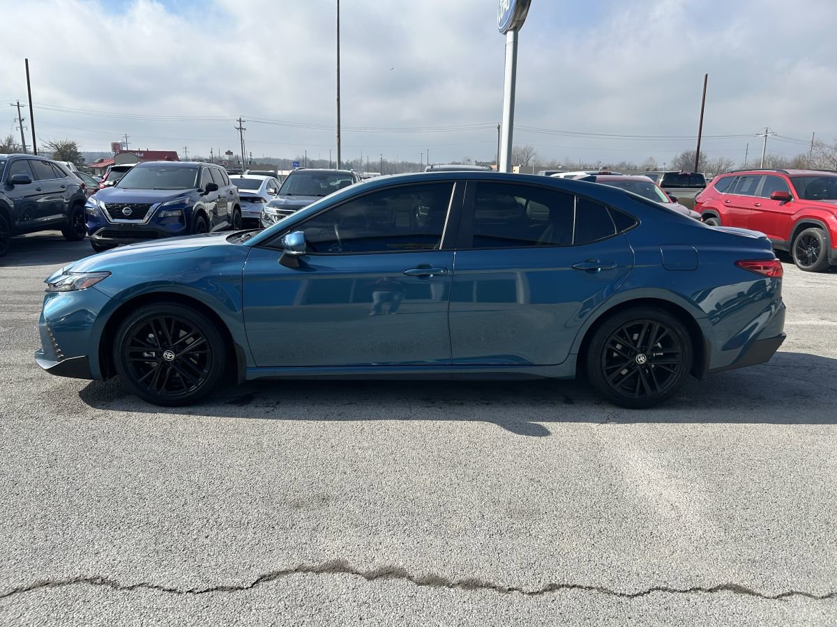 Used 2025 Toyota Camry SE w/ Convenience Package image 5