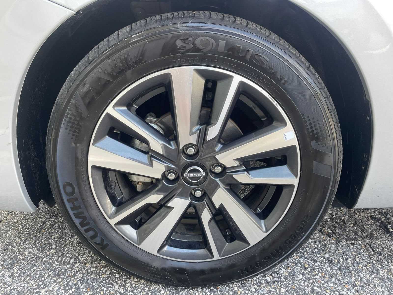 Used 2025 Nissan Versa SV FWD image 28