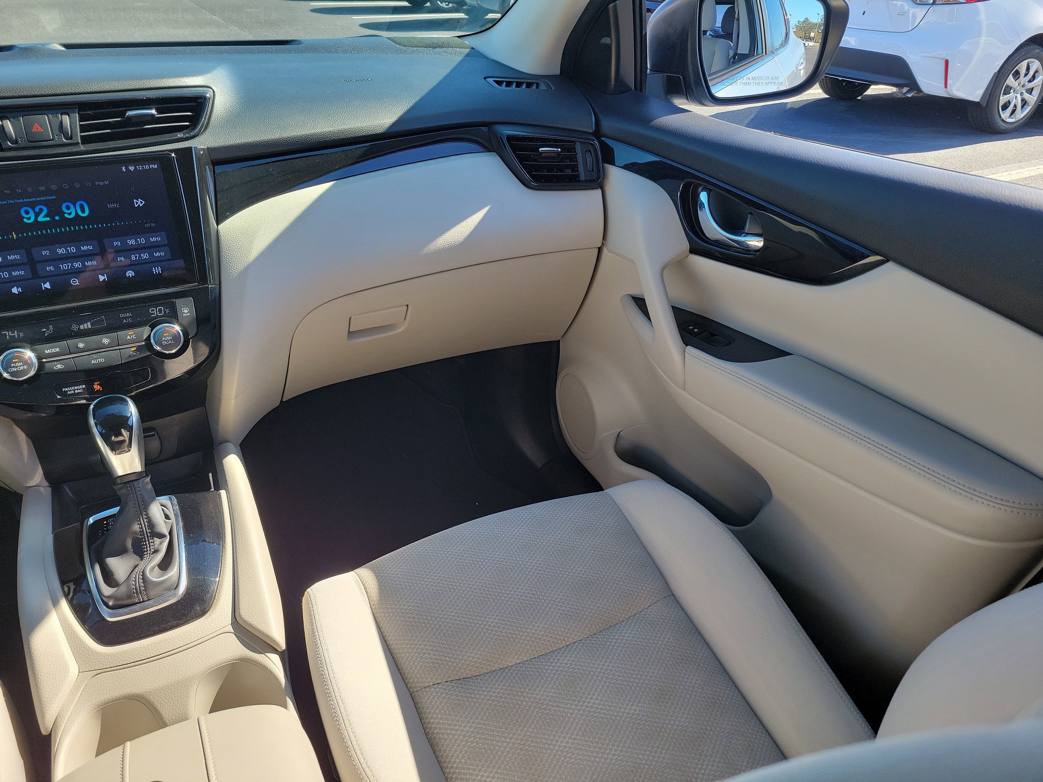 Used 2018 Nissan Rogue Sport SV image 17