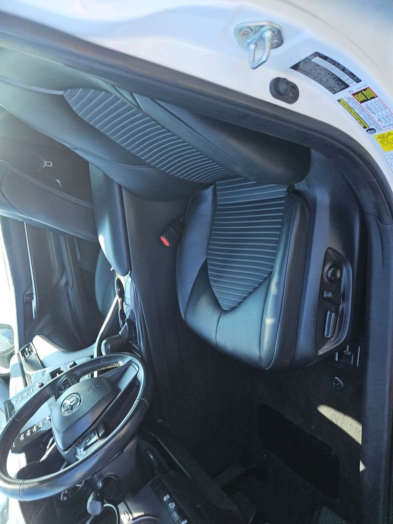 Used 2024 Toyota Camry SE image 11