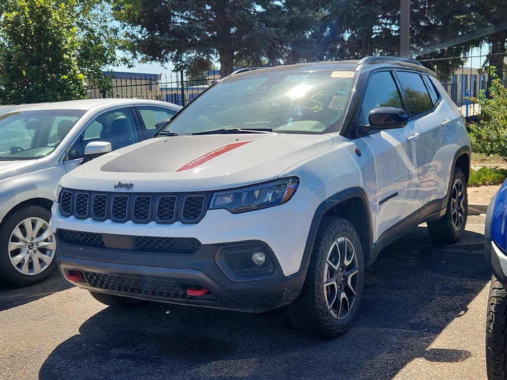 Certified 2025 Jeep Compass Trailhawk AWD/4WD image 3