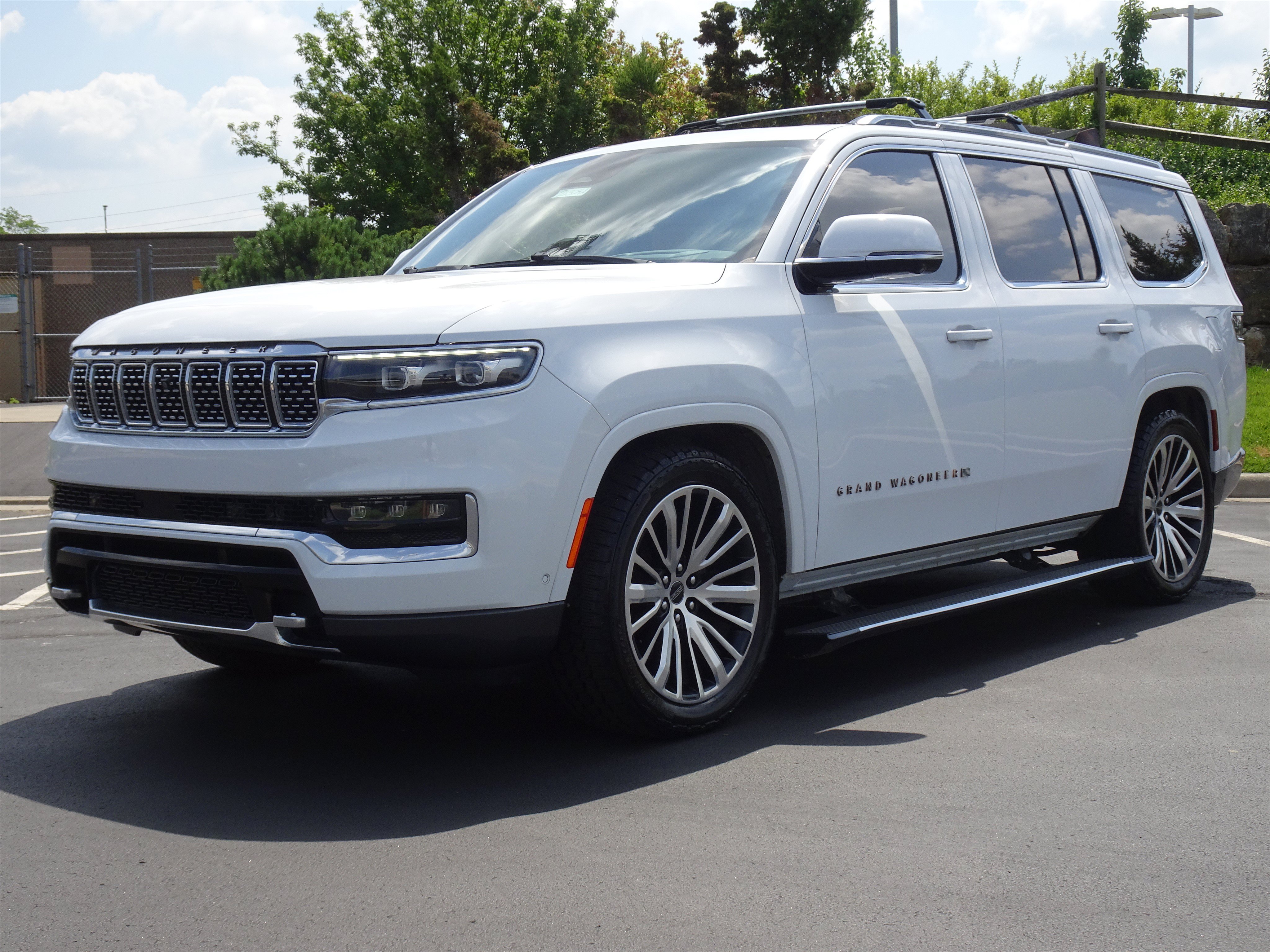 Used 2022 Jeep Grand Wagoneer Series III w/ HD Trailer Tow Package AWD/4WD image 6